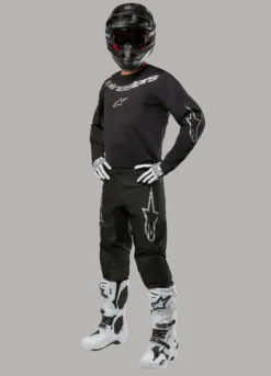2024 Fluid Graphite Bekleidungsset