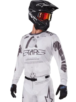 2025 Racer Hollow Bekleidungsset